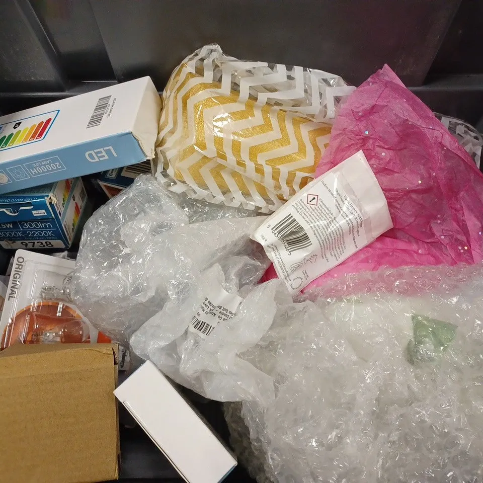 BOX TO CONTAIN APPROX. 25 X ASSORTED SCENTED RELAXATION PRODUCTS. INCLUDES WAX MELTS, CANDLES & SOME LIGHT BULBS. SCENTS AND BRANDS VARY - COLLECTION ONLY 