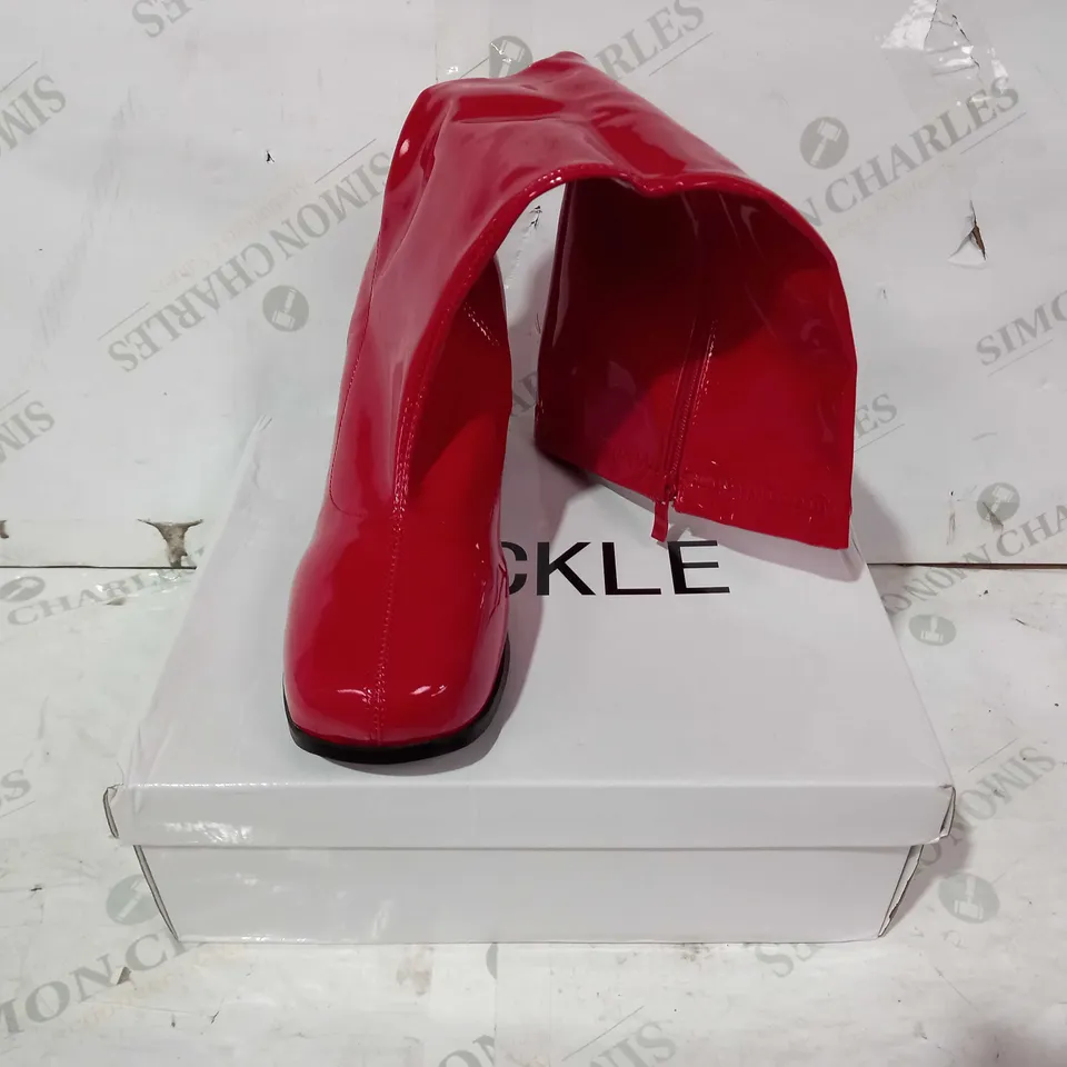BOXED PAIR OF BUCKLE HEELED KNEE HIGH BOOTS IN RED UK SIZE 6