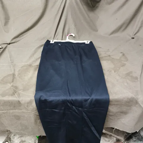 2 x NAVY LIGHTWEIGHT TRAIN PANT – XXL 30 (VERIFY MODEL)