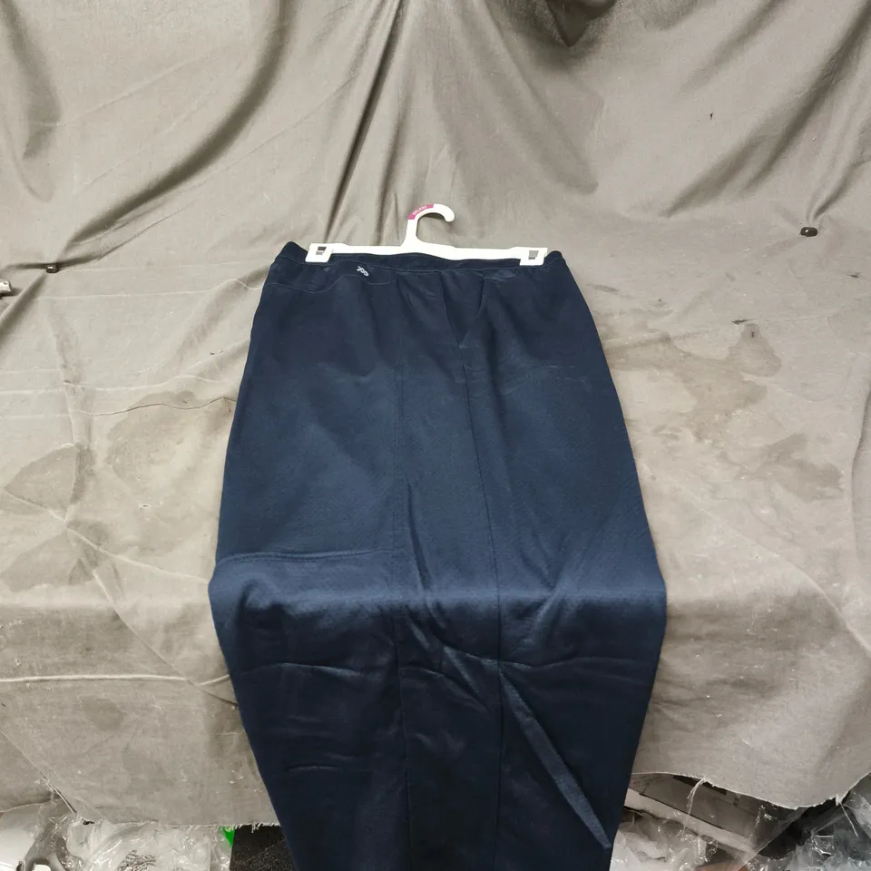 2 x NAVY LIGHTWEIGHT TRAIN PANT – XXL 30 (VERIFY MODEL)