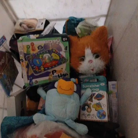 LARGE QUANTITY OF ASSORTED TOYS AND ACCESSORIES 