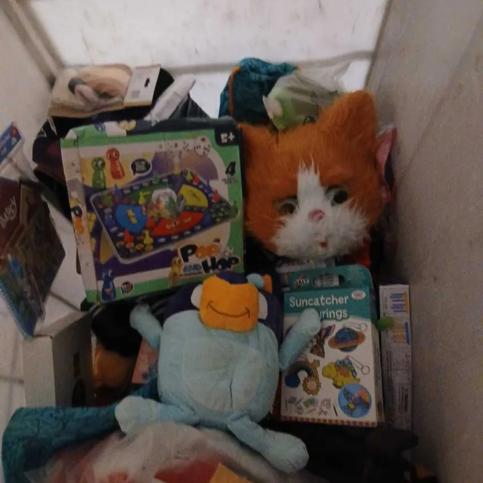 LARGE QUANTITY OF ASSORTED TOYS AND ACCESSORIES 
