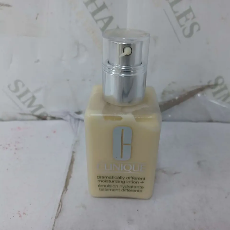 6 CLINIQUE DRAMATICALLY DIFFERENT MOISTURISNG LOTION+ (125ml)