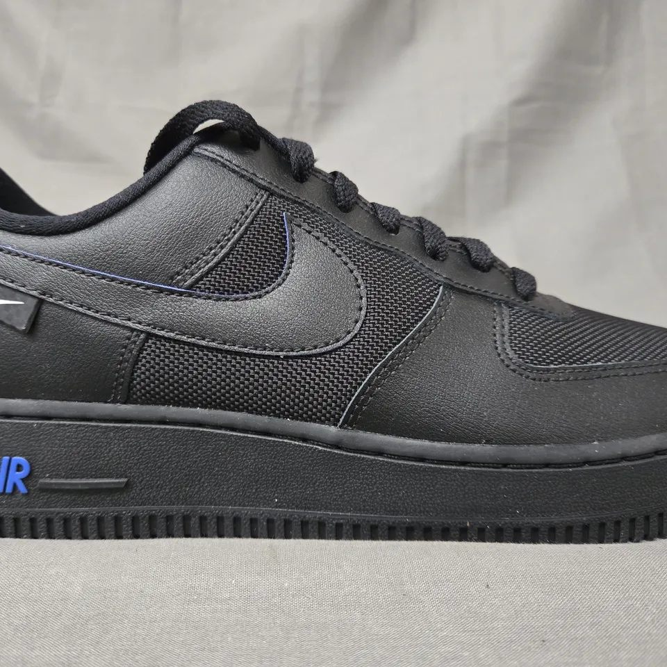 BOXED PAIR OF NIKE AIR FORCE 1 '07 SHOES IN BLACK/BLUE UK SIZE 6