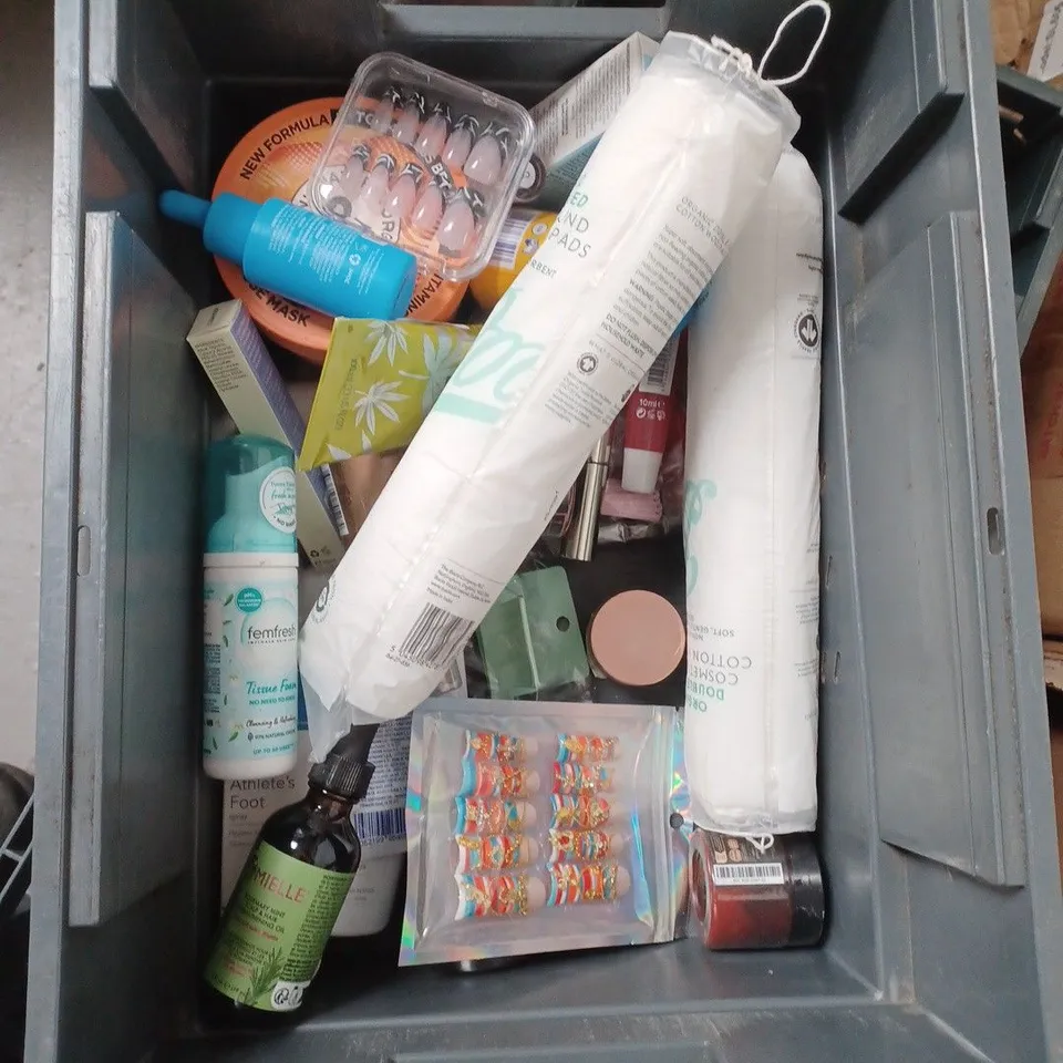 APPROXIMATEY 20 HEALTH AND BEAUTY PRODUCTS TO INCLUDE LISTERINE MOUTHWASH, GARNIER PINEAPPLE HAIR FOOD AND SP-8 PROBIOTIC TOOTHPASTE