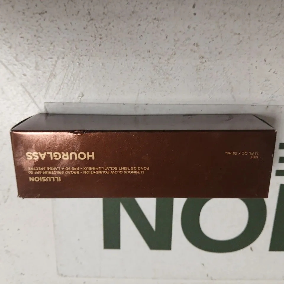 HOURGLASS ILLUSION LUMINOUS GLOW FOUNDATION SPF 30 – BOXED