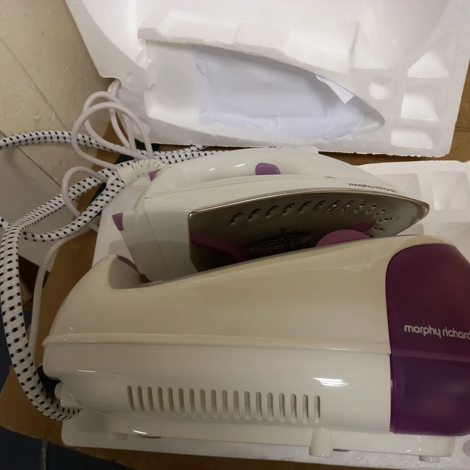 MORPHY RICHARDS JET STEAM GENERATOR IRON PINK/WHITE