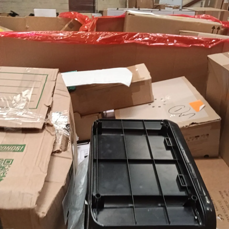 PALLET OF ASSORTED ITEMS INCLUDING - LOGITECH KEYBOARD, GAMING MOUSE PAD, STEAM CLEANER 