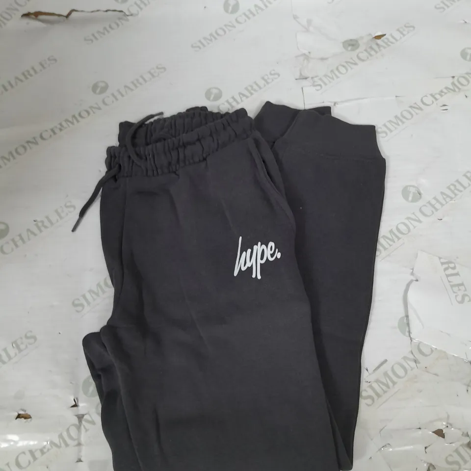 HYPE SCRIPT KIDS TRACKSUIT IN DARK GREY SIZE 14YEARS