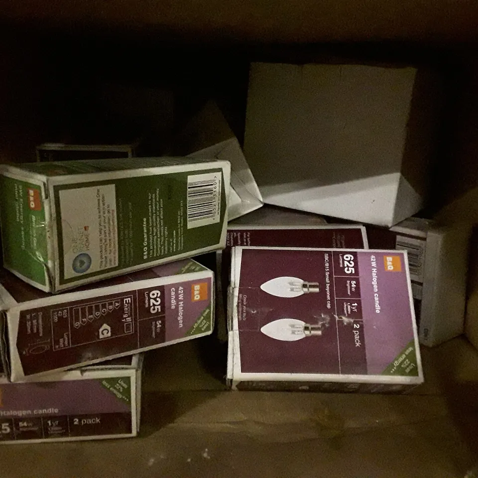 PALLET OF APPROXIMATELY 6 BOXES CONTAINING STANDING FLOOR LAMPS & BULBS