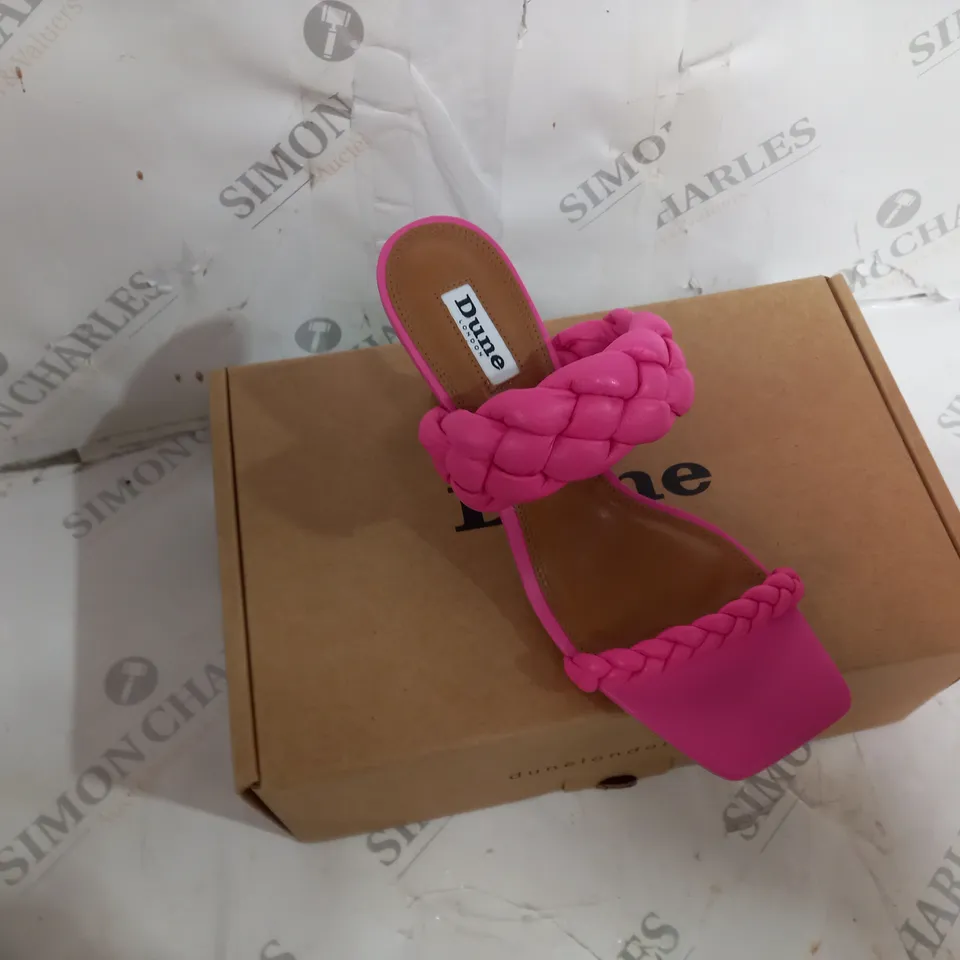 BOXED PAIR OF DUNE LONDON PINK LEATHER PLAITED MID HEEL MULE IN SIZE 6