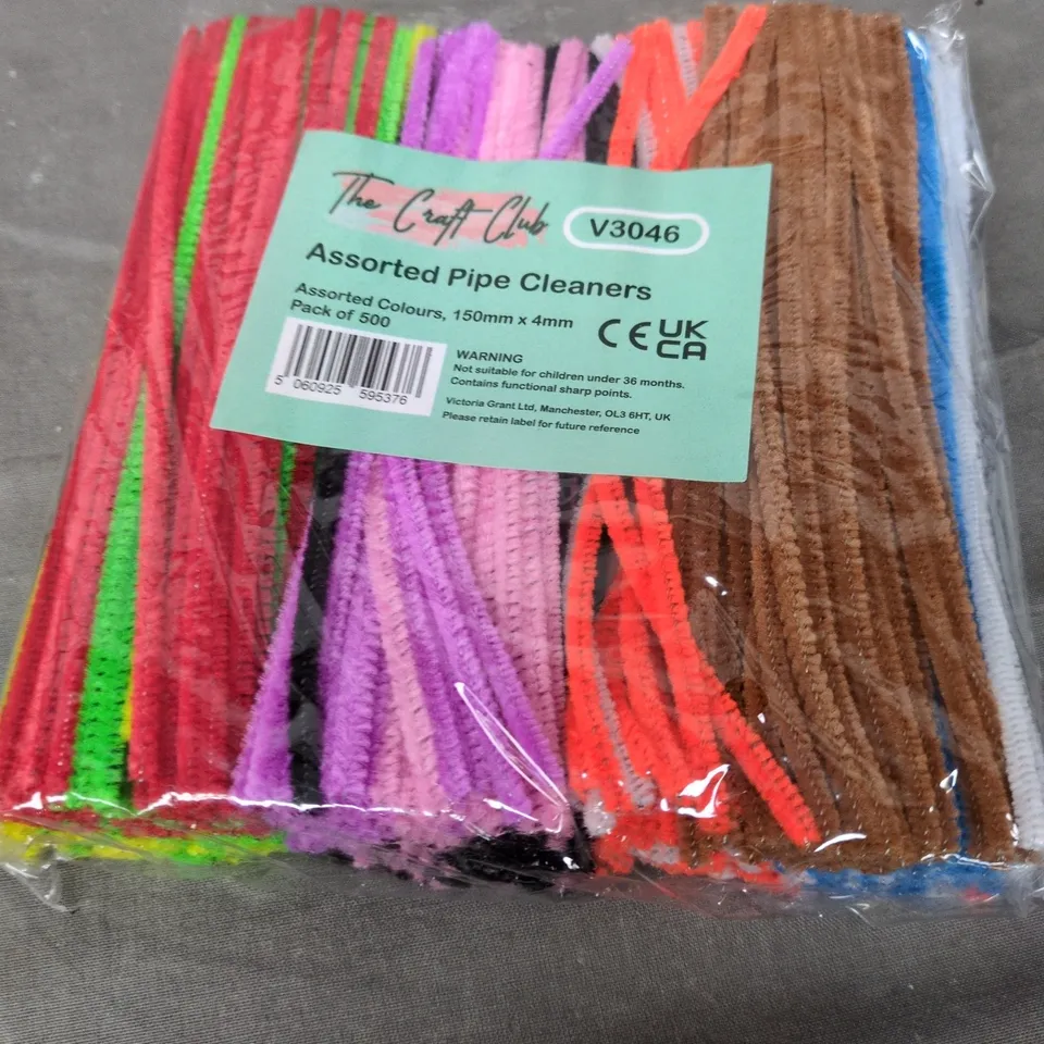 APPROXIMATELY 12 ASSORTED HOUSEHOLD LIQUIDS INCLUDING PREMIUM SHOE CLEANER , POWER PLUS DEEP CLEAN TABS AND ASSORTED PIPE CLEANERS 