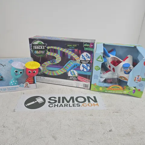 APPROXIMATELY 12 ASSORTED TOYS & GAMES PRODUCTS TO INCLUDE HAPPYLAND FLY AND GO JUMBO JET, FUN SINGING MARACAS, ADDO TOTALLY TRACKS GLOW, ETC