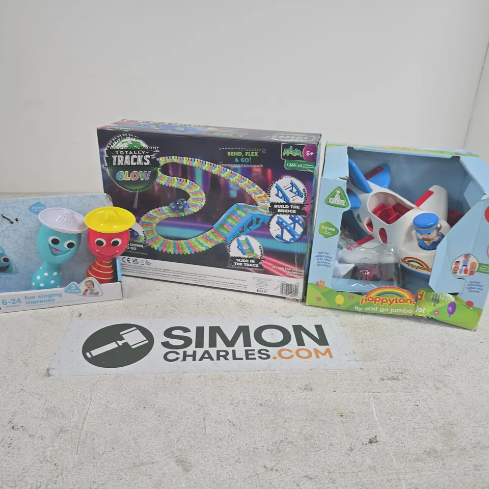 APPROXIMATELY 12 ASSORTED TOYS & GAMES PRODUCTS TO INCLUDE HAPPYLAND FLY AND GO JUMBO JET, FUN SINGING MARACAS, ADDO TOTALLY TRACKS GLOW, ETC