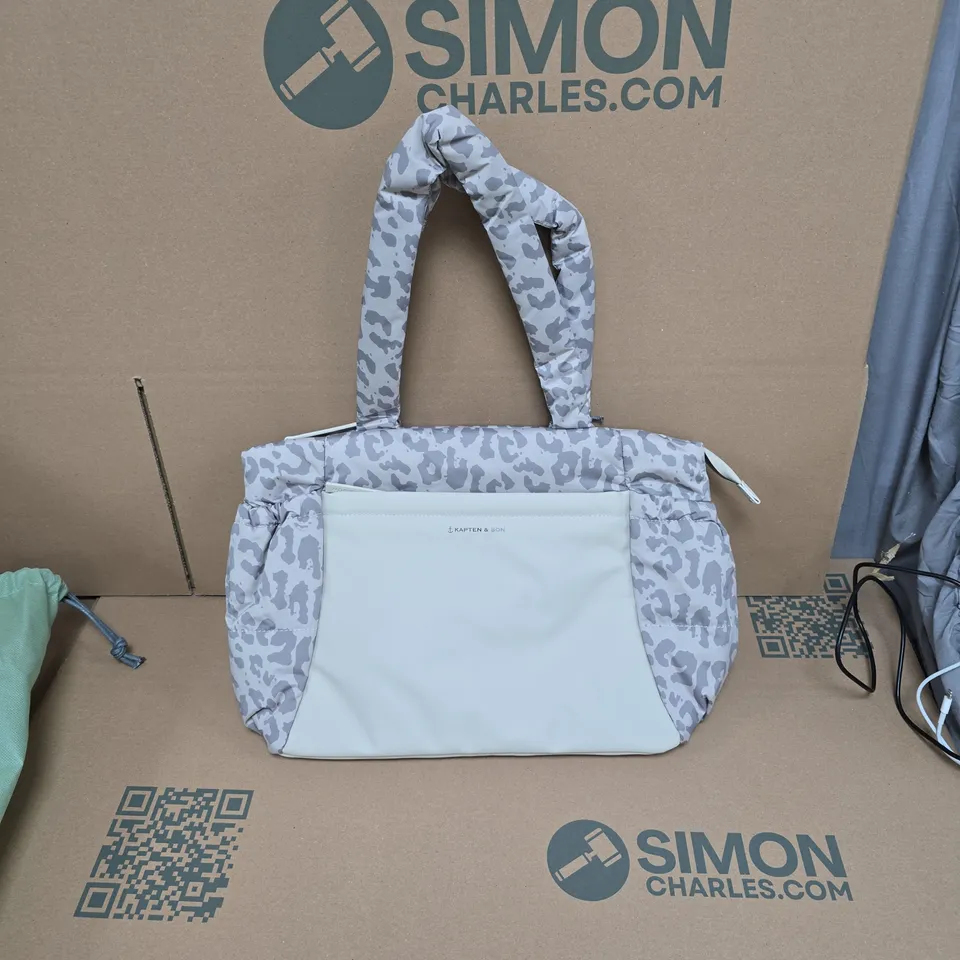 KAPTEN & SON BAG – HELLVI CLOUD MEDIUM LEO SANDSTONE