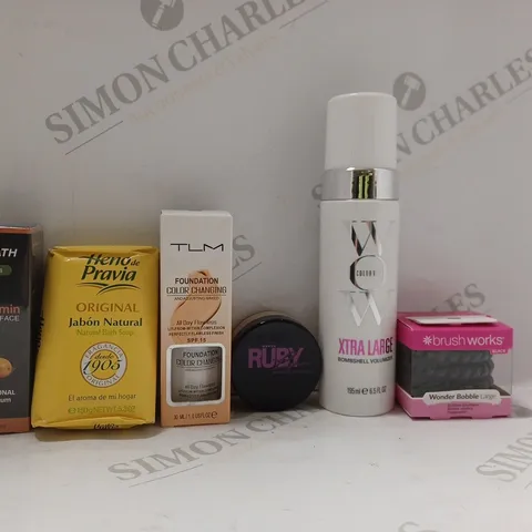 BOX OF APPROX 20 ASSORTED HEALTH AND BEAUTY ITEMS TO INCLUDE - COMPATH FACIAL SERUM - TLM FOUNDATION COLOUR CHANGING - WOW XTRA LARGE BOMBSHELL VOLUMIZER ECT