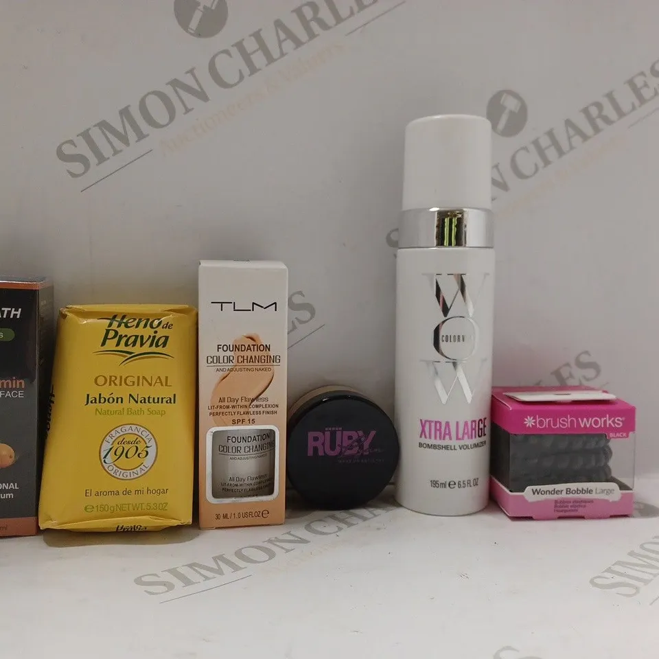 BOX OF APPROX 20 ASSORTED HEALTH AND BEAUTY ITEMS TO INCLUDE - COMPATH FACIAL SERUM - TLM FOUNDATION COLOUR CHANGING - WOW XTRA LARGE BOMBSHELL VOLUMIZER ECT