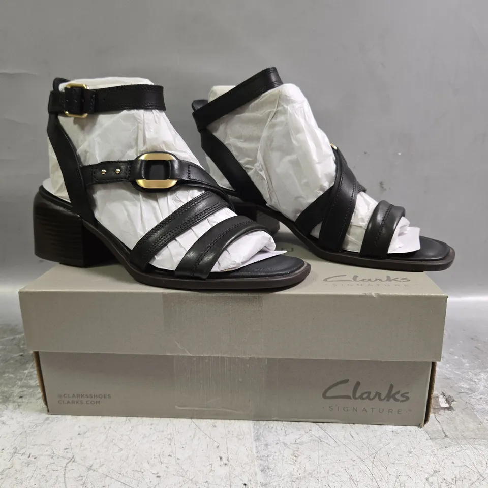 BOXED PAIR OF CLARKS OPEN TOE BLOCK HEEL STRAPPY SANDALS IN BLACK SIZE UK 6
