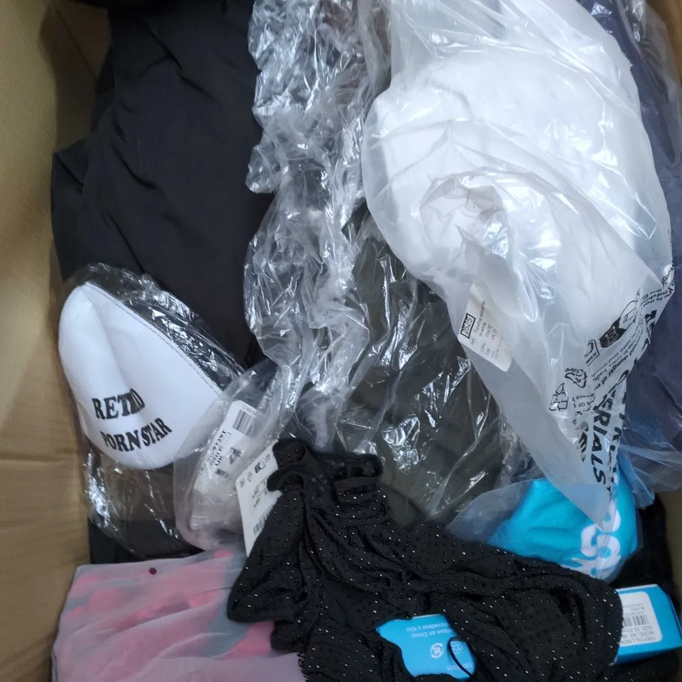 BOX OF APPROXIMATELY 20 ASSORTED CLOTHING ITEMS TO INCLUDE DRESS, SOCKS, BAG, ETC