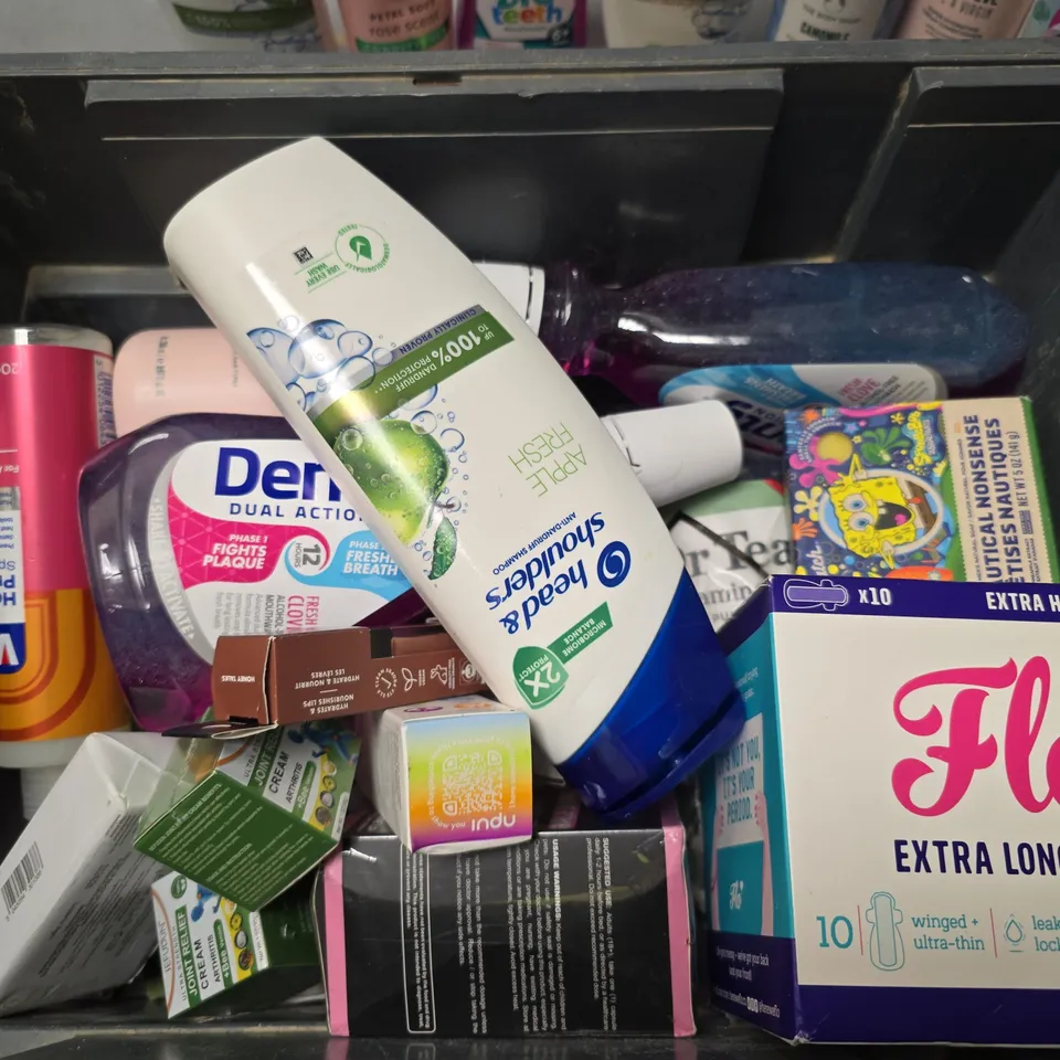 APPROXIMATEY 12 HEALTH AND BEAUTY PRODUCTS TO INCLUDE TROPIC HAND THERAPY, ESTRID EXFOLIANT, AND ST.TROPEZ TAN ETC. - COLLECTION ONLY