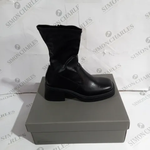 BOXED PAIR OF VAGABOND BLACK BOOTS SIZE 36