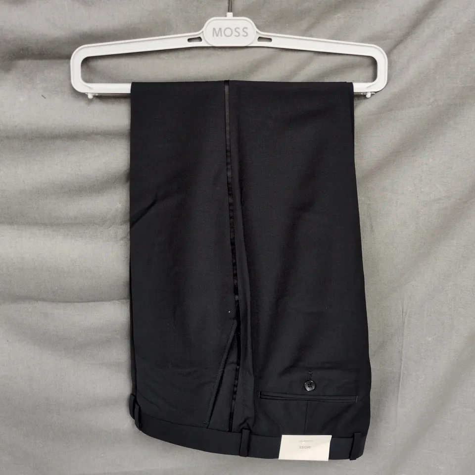 MOSS TAILORED FIT PERFORMANCE SUIT – BLACK, 40R (JACKET & TROUSERS)