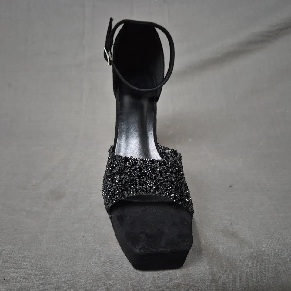 BOXED PAIR OF UNBRANDED OPEN TOE PLATFORM BLOCK HEEL SANDALS IN BLACK SIZE EU 41