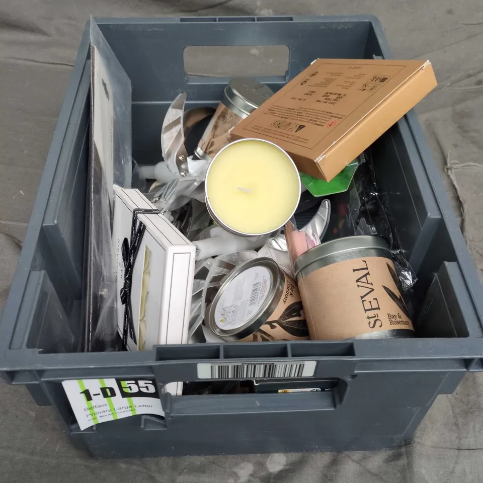 TOTE OF APPROX 8 ASSORTED HOUSEHOLD ITEMS TOO INCLUDE CANDLES AND KITCHEN APPLIANCES 