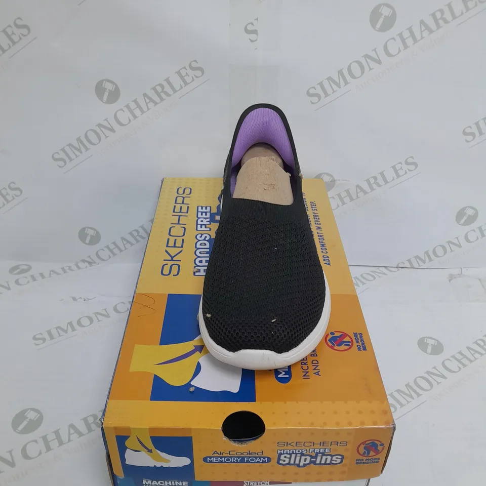 PAIR OF SKECHERS SWIFT ADVANCE SNEAKERS IN BLACK SIZE 3