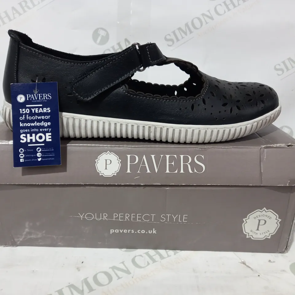 BOXED PAIR OF PAVERS SHOES IN BLACK EU SIZE 40
