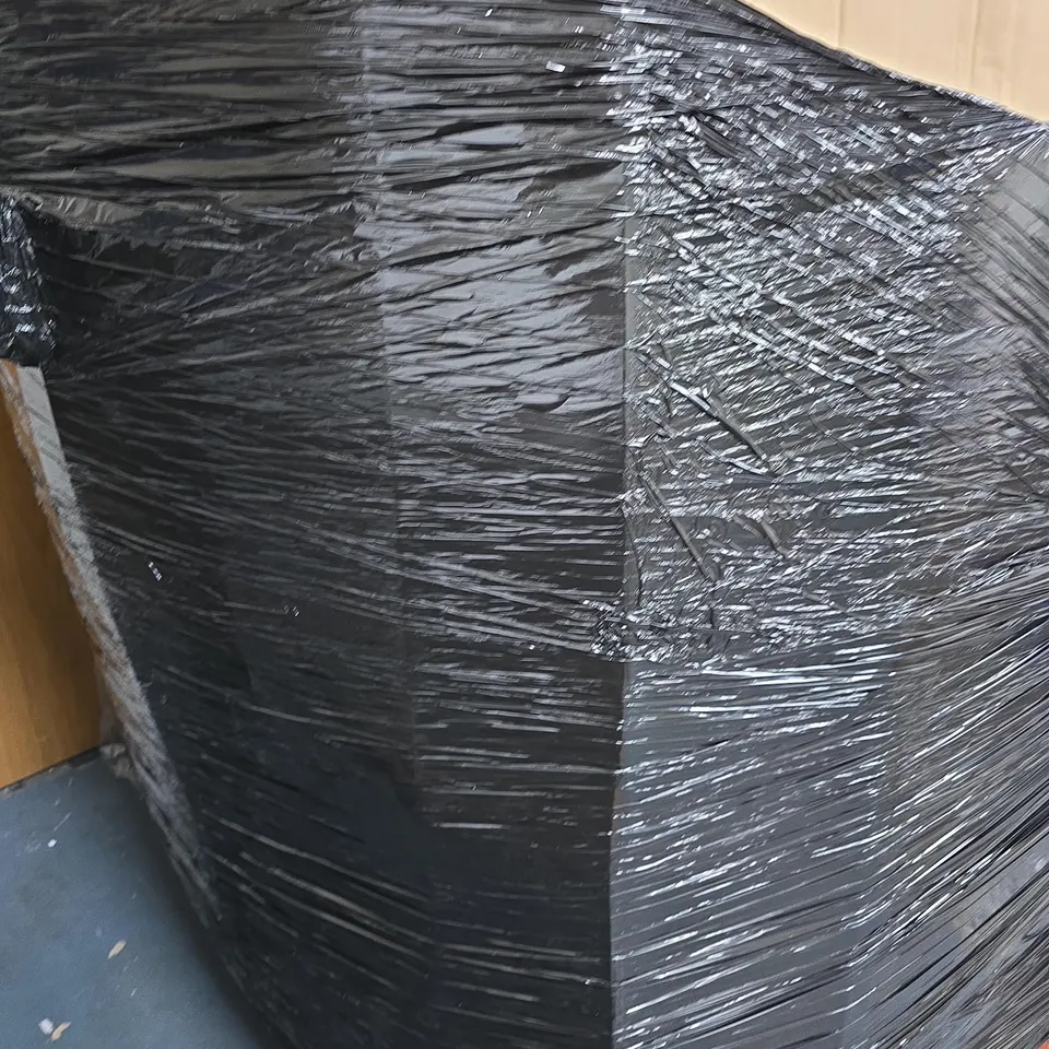PALLET OF ASSORTED ITEMS TO INCLUDE CLOTHING & HOUSEHOLD ITEMS