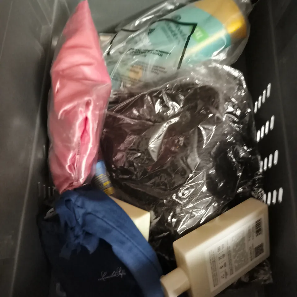 APPROXIMATEY 20 ASSORTED HEALTH AND BEAUTY PRODUCTS TO INCLUDE - DERMATICA SQUALENE CREAM CLEANSER - LANEIGE TINTED LIP SERUM - BEAUTY OF JOSEON MATTE SUN STICK - ETC