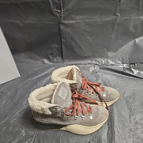 GREY SUEDE WINTER BOOTS WITH FAUX SHEARLING LINING – WATERPROOF PAIR SOREL BOOTS UK SIZE 7