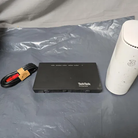 APPROXIMATELY 10 ASSORTED HOUSEHOLD ITEMS TO INCLUDE AN ASSORTMENT OF WIFI ROUTER'S & CABLES ETC