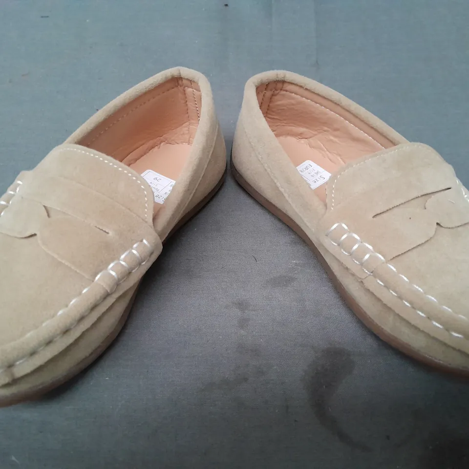 BOXED PAIR OF DESIGNER KID'S LOAFERS IN SAND EU SIZE 29