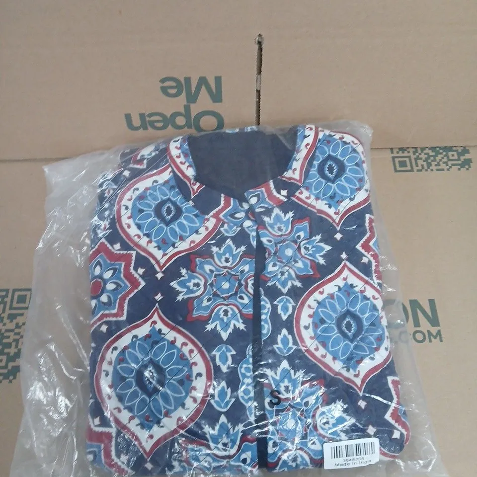 APPROX 10 BLUE PATTERNED QUILTED COAT 