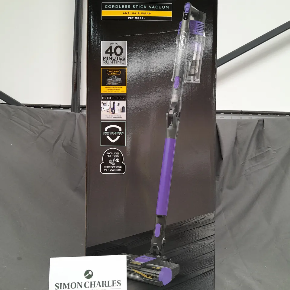 BOXED SHARK ANTI HAIR WRAP CORDLESS PET VACUUM CLEANER IZ202UKT