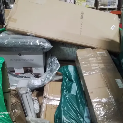 PALLET CONTAINING VARIOUS ASSORTED ITEMS TO INCLUDE: SEVERAL BOXED BLINDS, VINYL TURNTABLE, PET BED AND LOTS MORE UNMARKED BOXED ITEMS