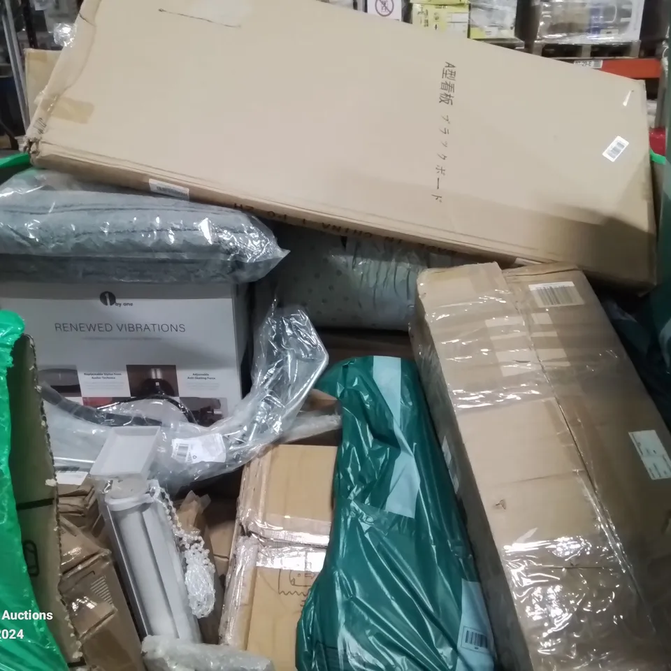 PALLET CONTAINING VARIOUS ASSORTED ITEMS TO INCLUDE: SEVERAL BOXED BLINDS, VINYL TURNTABLE, PET BED AND LOTS MORE UNMARKED BOXED ITEMS 