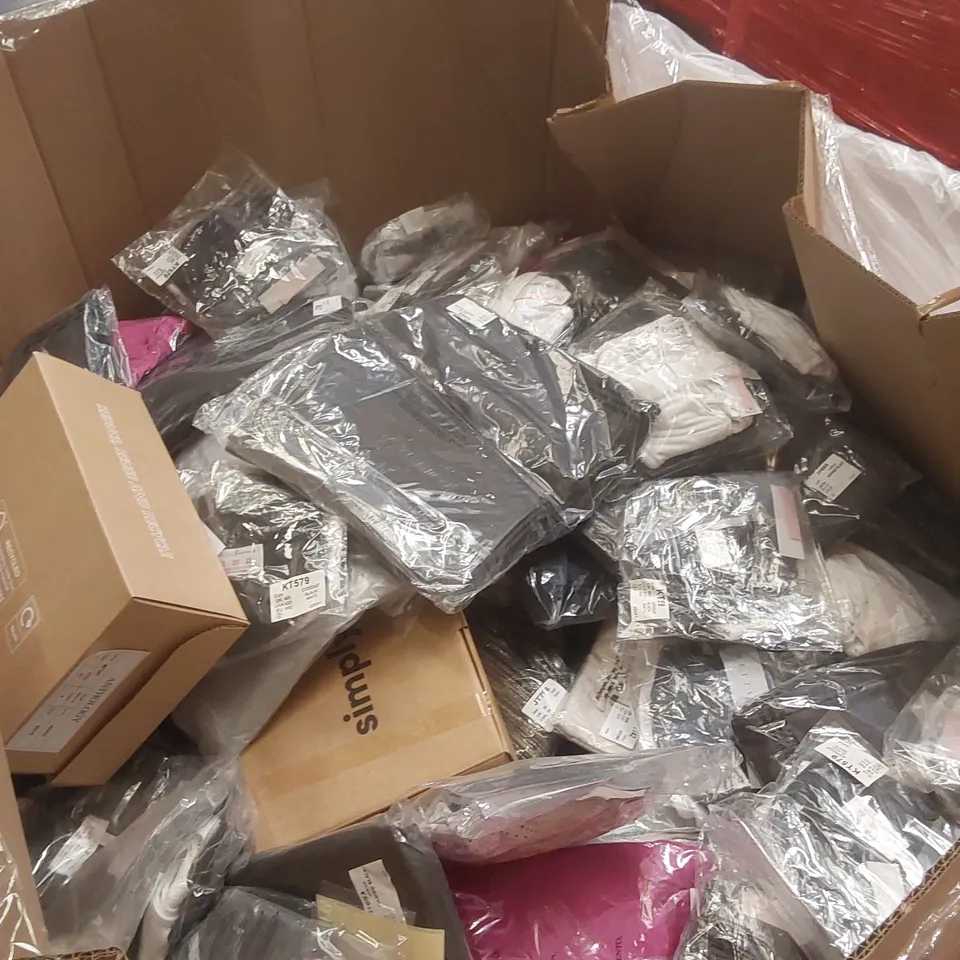 PALLET CONTAINING APPROXIMATELY 300x BRAND NEW ASSORTED DESIGNER CLOTHING ITEMS INCLUDING: ANTHOLOGY SANDALS, SIMPLY BE TROUSERS, JD WILLIAMS SKIRT, JD WILLIAMS TOP, PRETTY SECRETS BRAS ECT