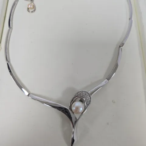 ECS STERLING SILVER NECKLACE WITH PEARL PENDANT – BOXED