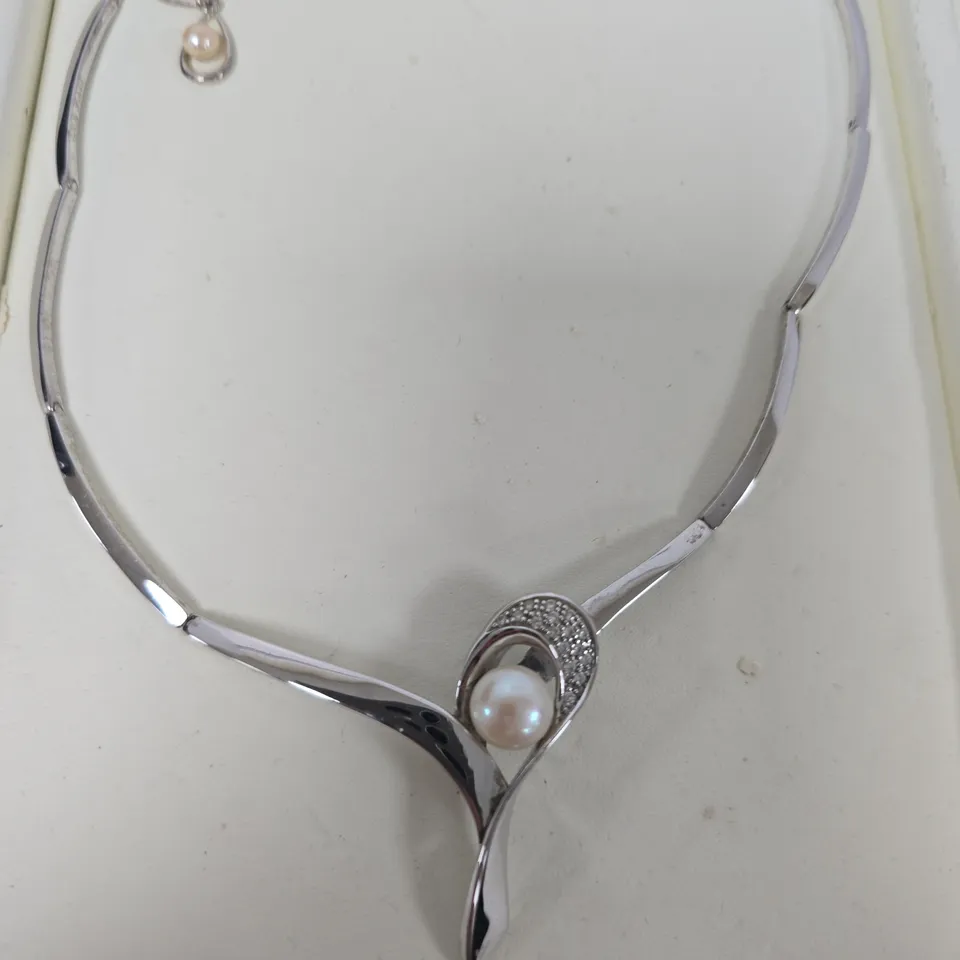 ECS STERLING SILVER NECKLACE WITH PEARL PENDANT – BOXED