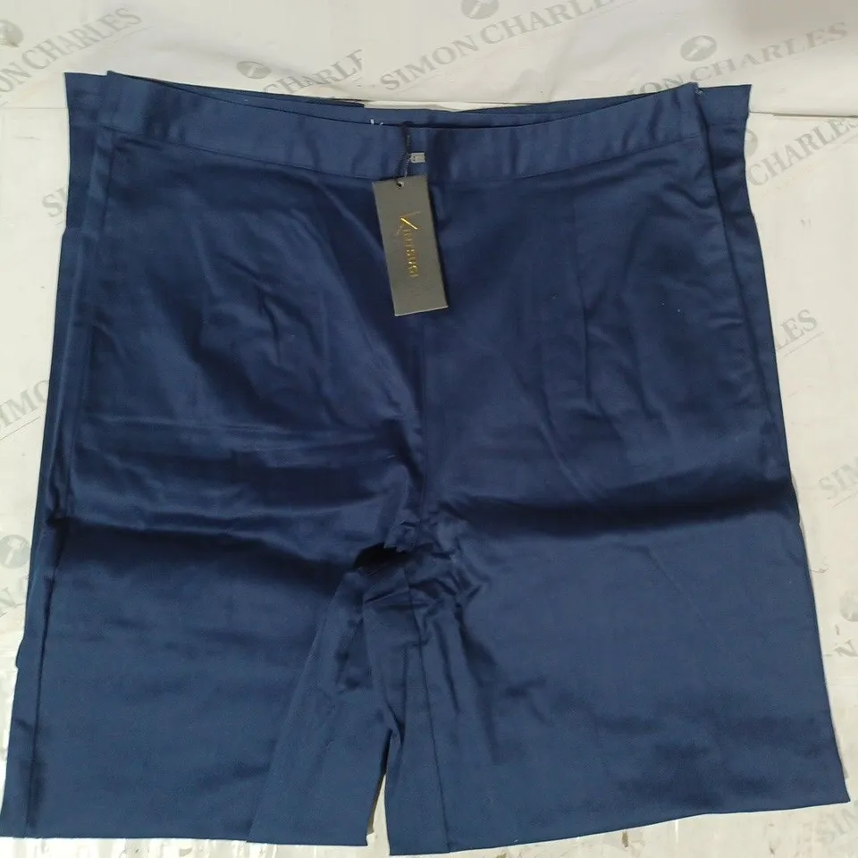 BOX OF APPROXIMATELY 10 ASSORTED CLOTHING ITEMS IN VARIOUS SIZES TO INCLUDE NAVY TROUSERS