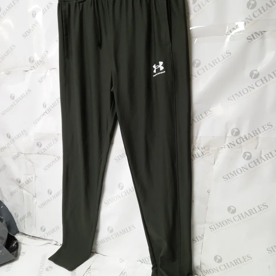 MEN'S UNDER ARMOUR TRACK PANTS GREEN SIZE LARGE.