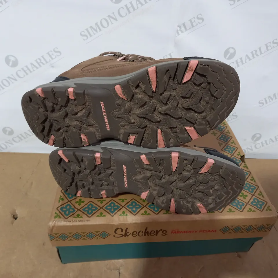 BOXED PAIR OF SKECHERS BROWN BOOTS- SIZE 6