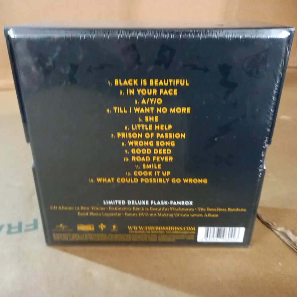 SEALED BLACK IS BEAUTIFUL THE BOSSHOSS LIMITED DELUXE FLASK FANBOX