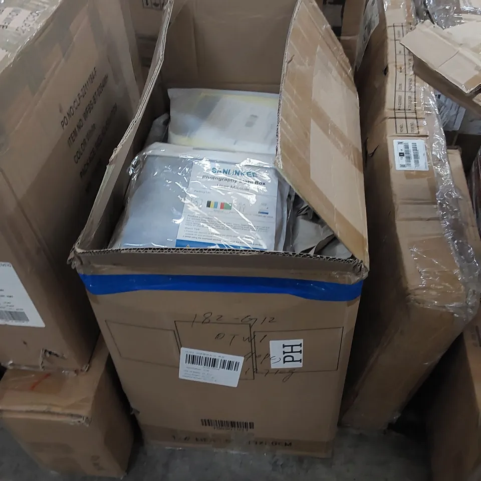 BOX OF APPROXIMATELY 40 X SANKINKEE PHOTOGRAPHY LIGHT BOXES 