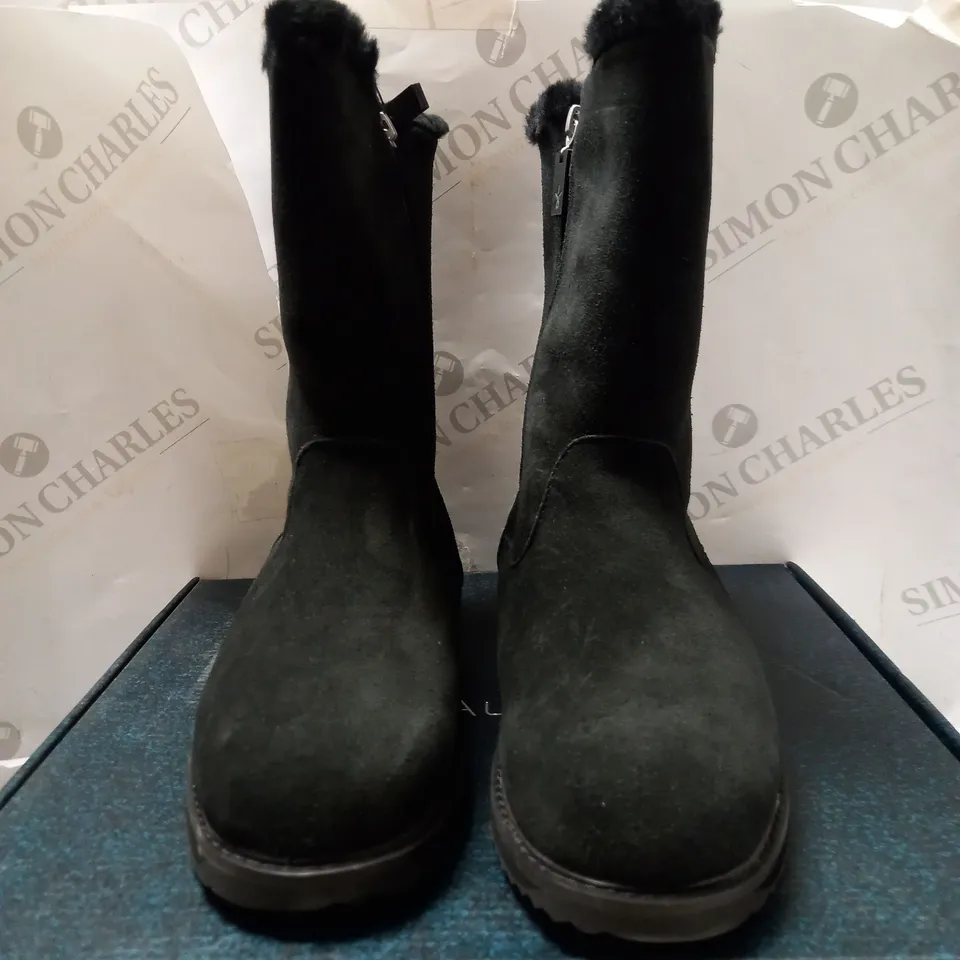 EMU AUSTRAILIA ELECTRA BLACK BOOTS - SIZE 5