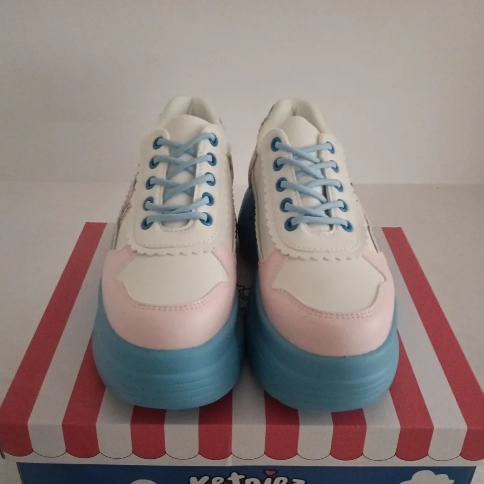 BOXED PAIR OF KETNIPZ X KOI BEAN SAYS HI TRAINERS - BLUE - SIZE 6