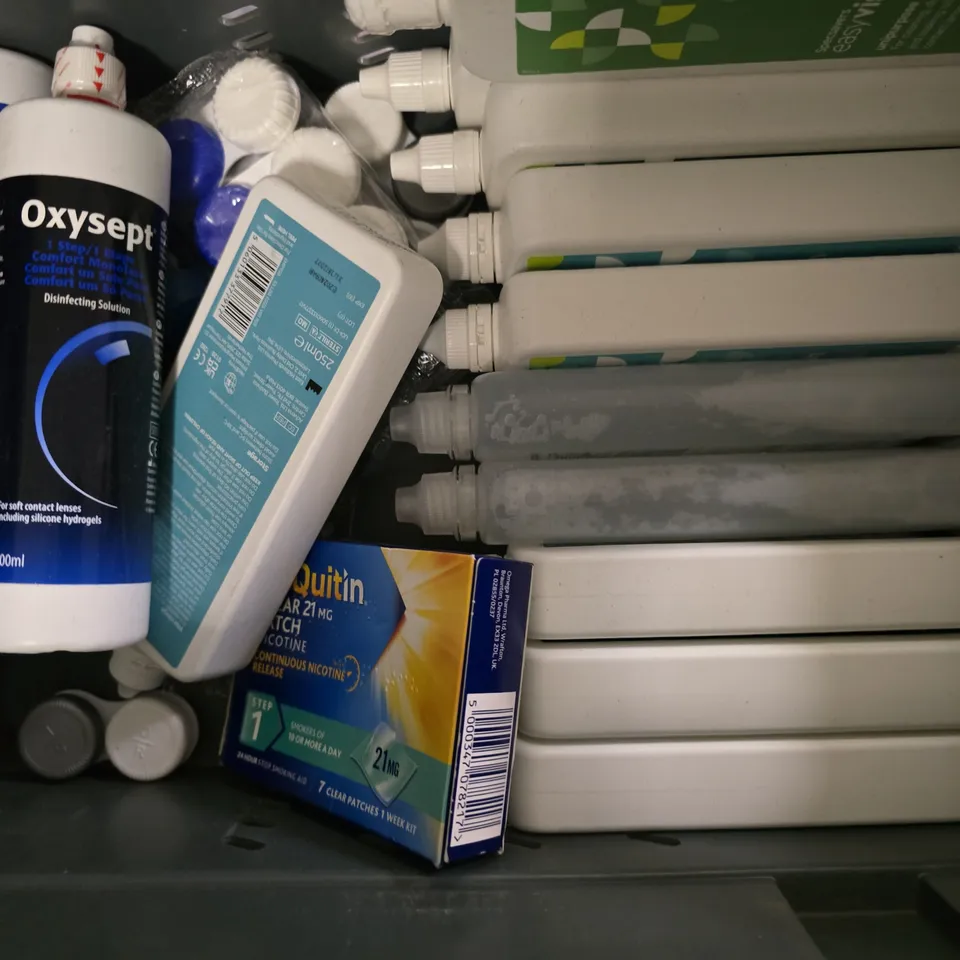 APPROXIMATELY 14 ASSORTED VISION CARE ITEMS TO INCLUDE - SPECSAVERS EASIPURPOSE , BIO TRUE MULTI PURPOSE SOLUTION , FRESHCARE ETC